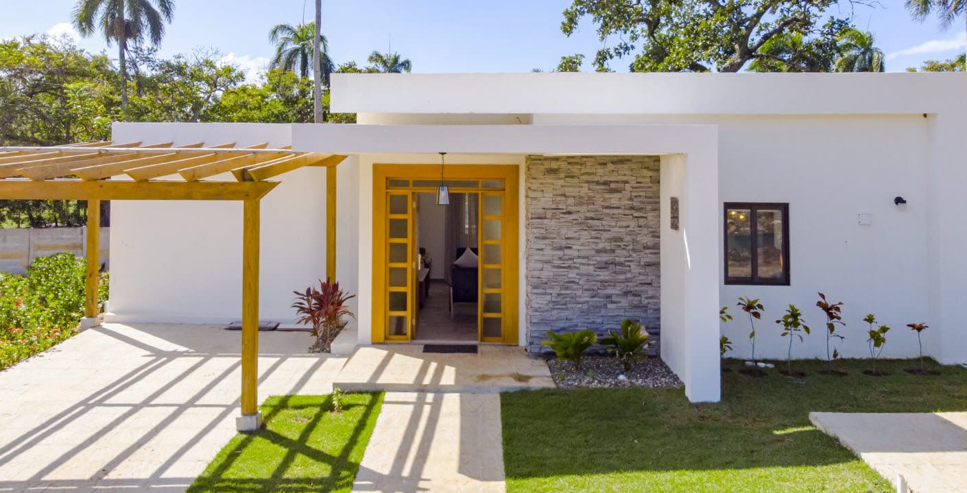 buyDRproperty Beautiful Villa SUNSEEKER in Casa Linda with open doors and a wooden pergola. Sosua Real Estate